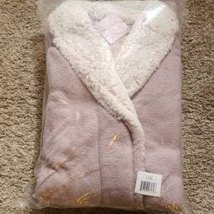 NWT Ulta Robe